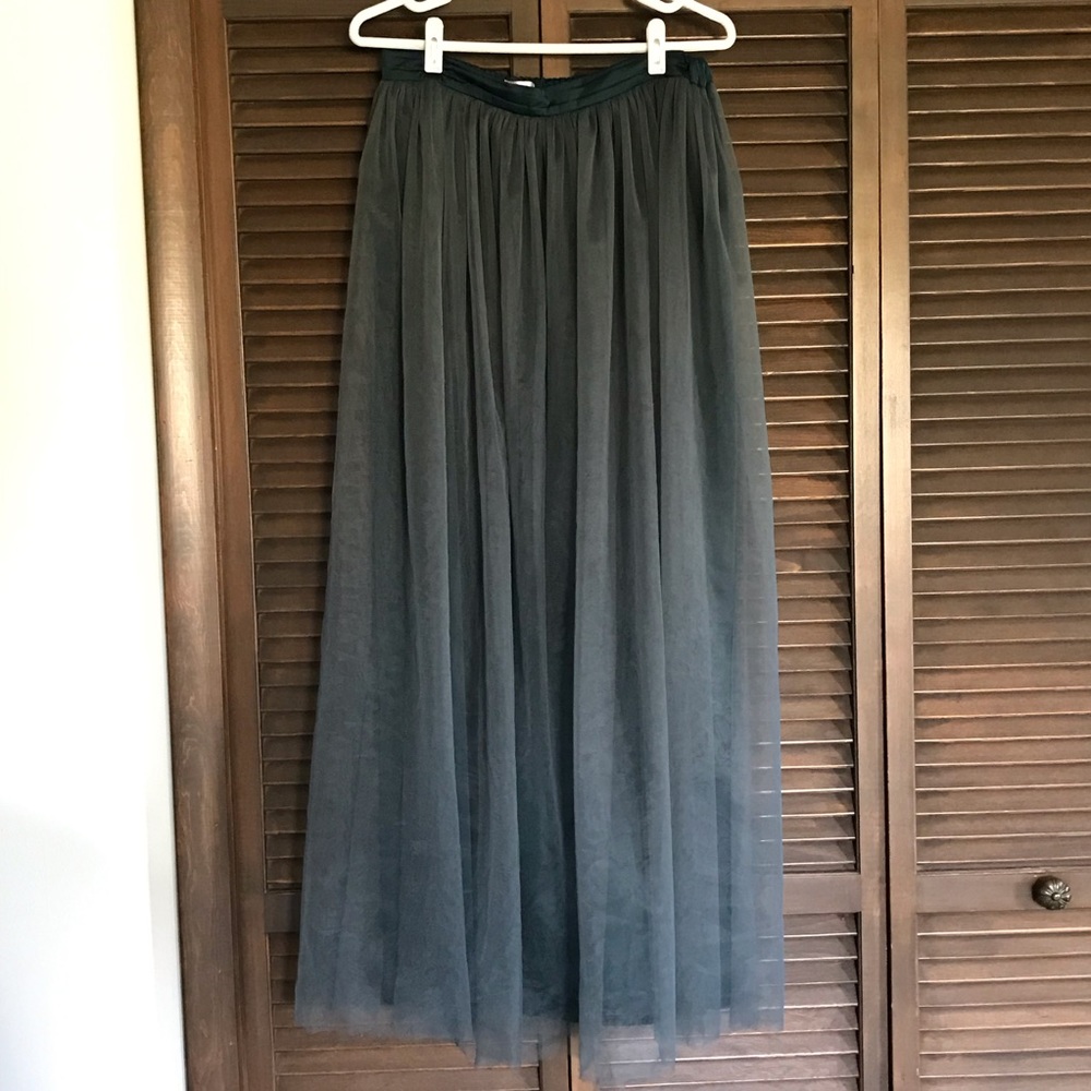 Dark Green Long Tulle Skirt. 31-33 waist.